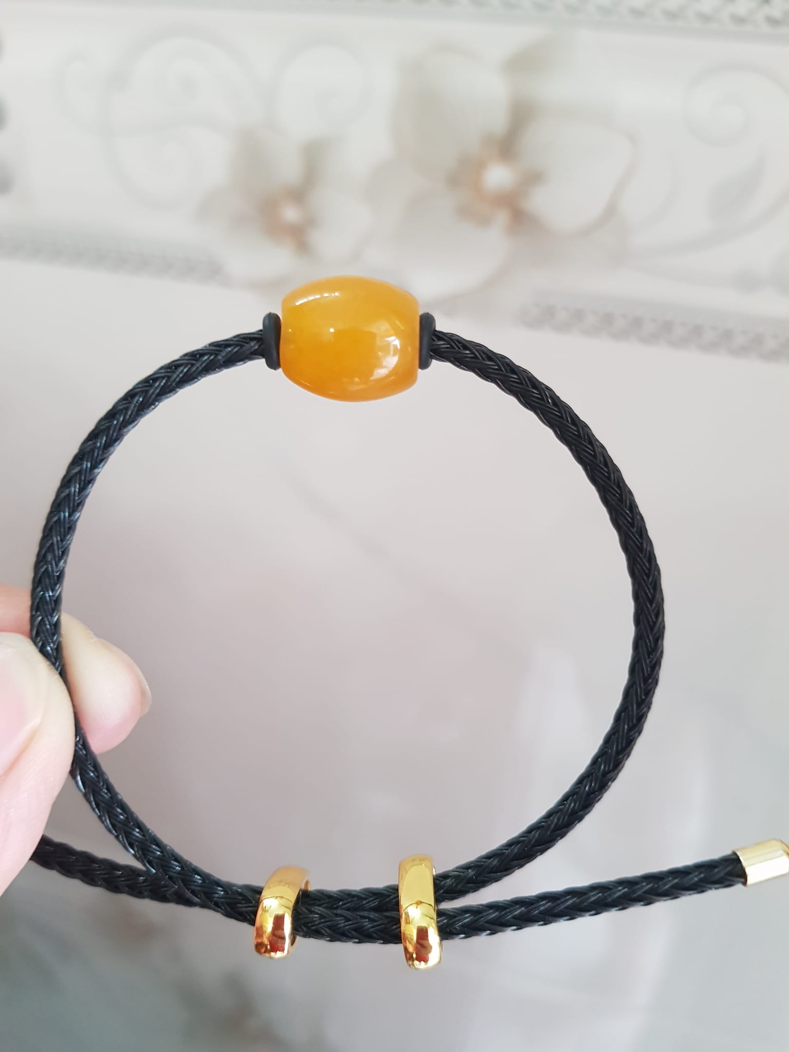 Vòng tay lu thống phối hạt lu đá mã não vàng anh đẹp với dây đen kiểu rút nữ mệnh thổ mệnh kim và mệnh thủy đeo may mắn hợp ạ