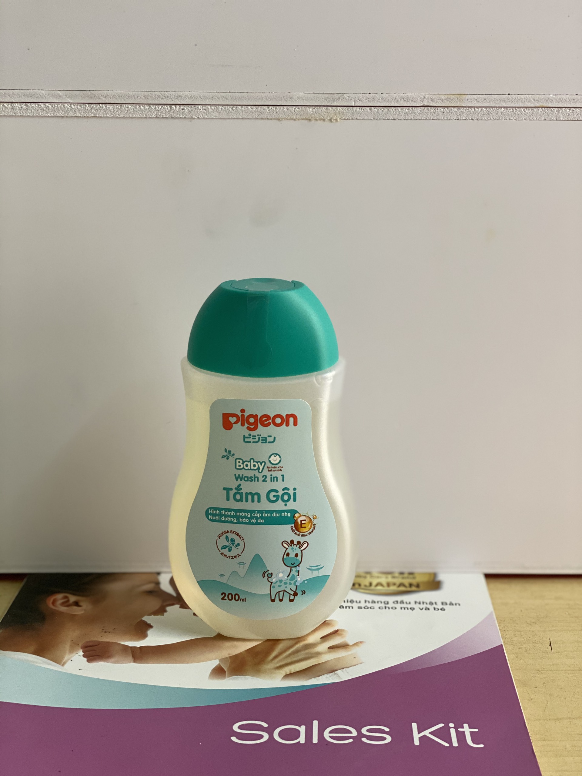 Sữa Tắm Gội Pigeon 2 Trong 1 Tinh Chất Hạt Jojoba Dành Cho Da Nhạy Cảm