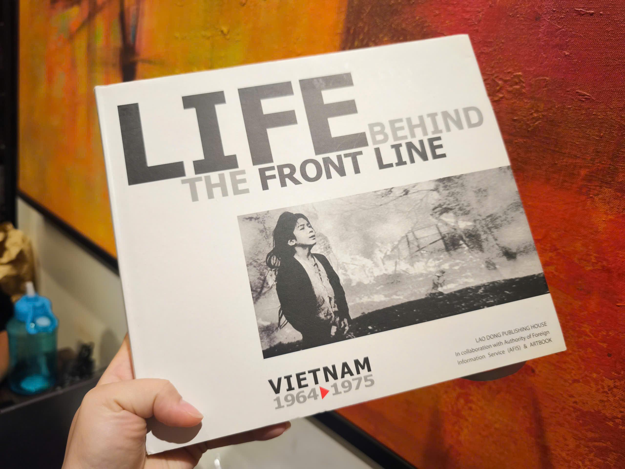 Sách - Life Behind The Front Line : Vietnam 1964 - 1975 by ArtBook