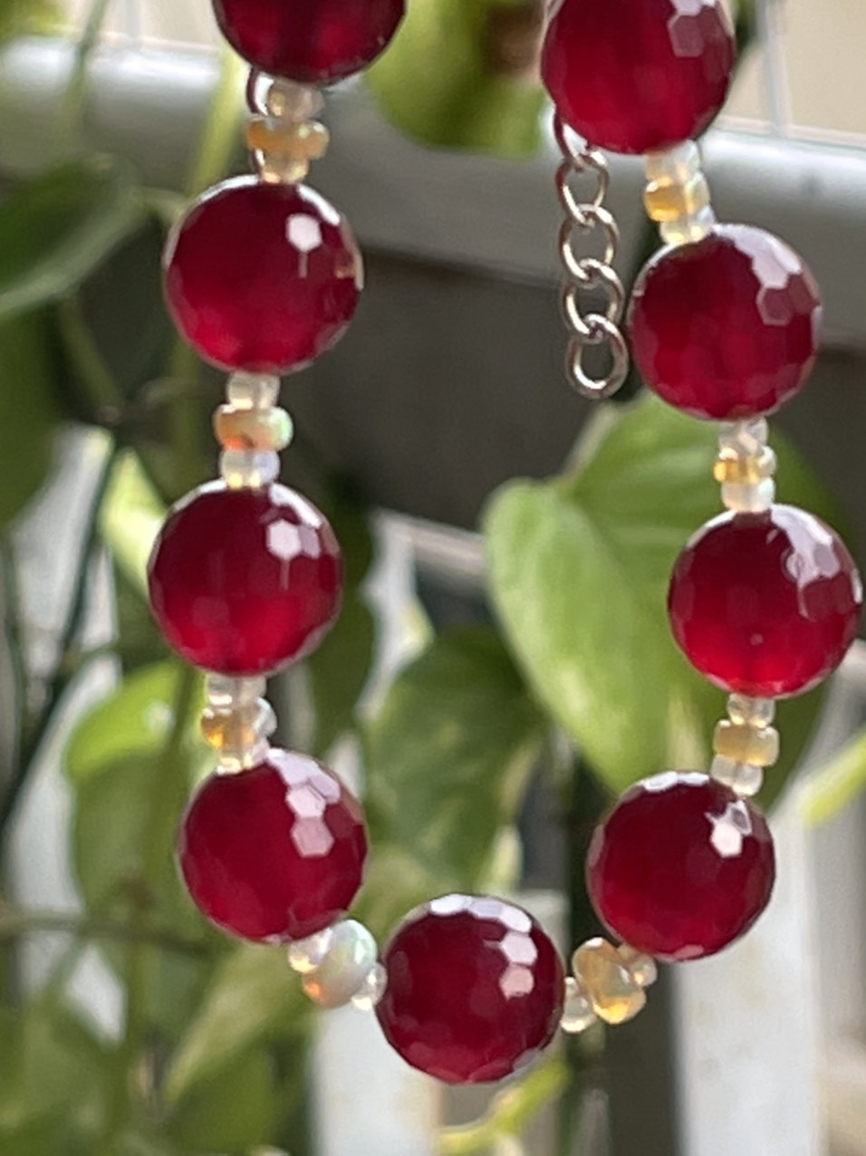 Vòng tay tự thiết kế đá Opal lửa và Đá Mã não đỏ cắt giác nhuyễn