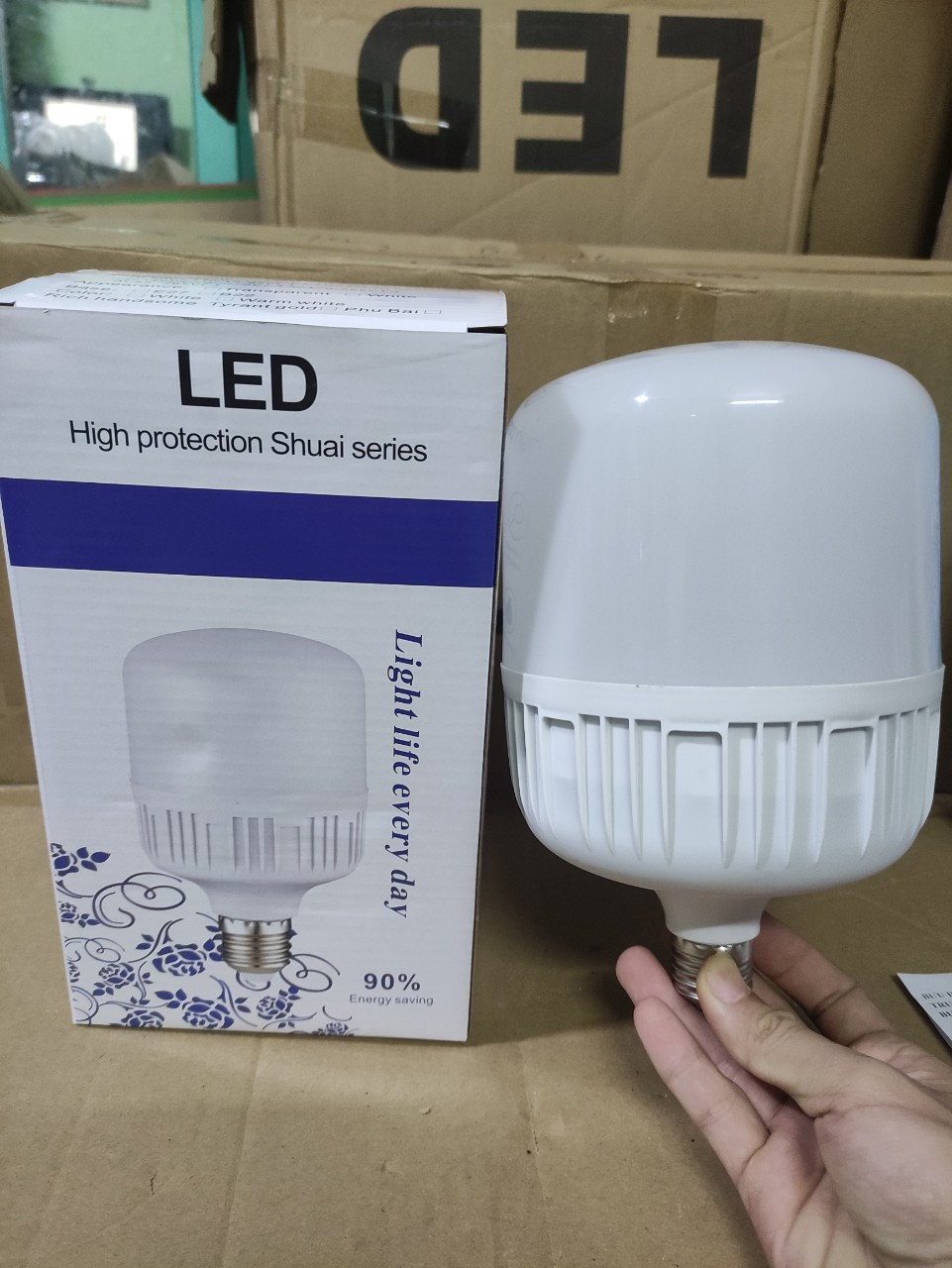 Bộ 3 bóng đèn Led 65w siêu sáng ánh sáng trắng đường kính đèn 13.5cm có nhôm tản nhiệt bên trong siêu bền