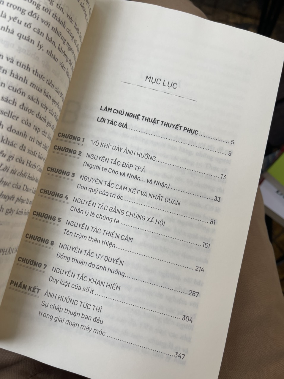 (Tái bản 2022)  NHỮNG ĐÒN TÂM LÝ TRONG THUYẾT PHỤC - Robert B. Cialdini - Mai Hạnh dịch - Alphabooks -Nhà Xuất Bản Lao Động