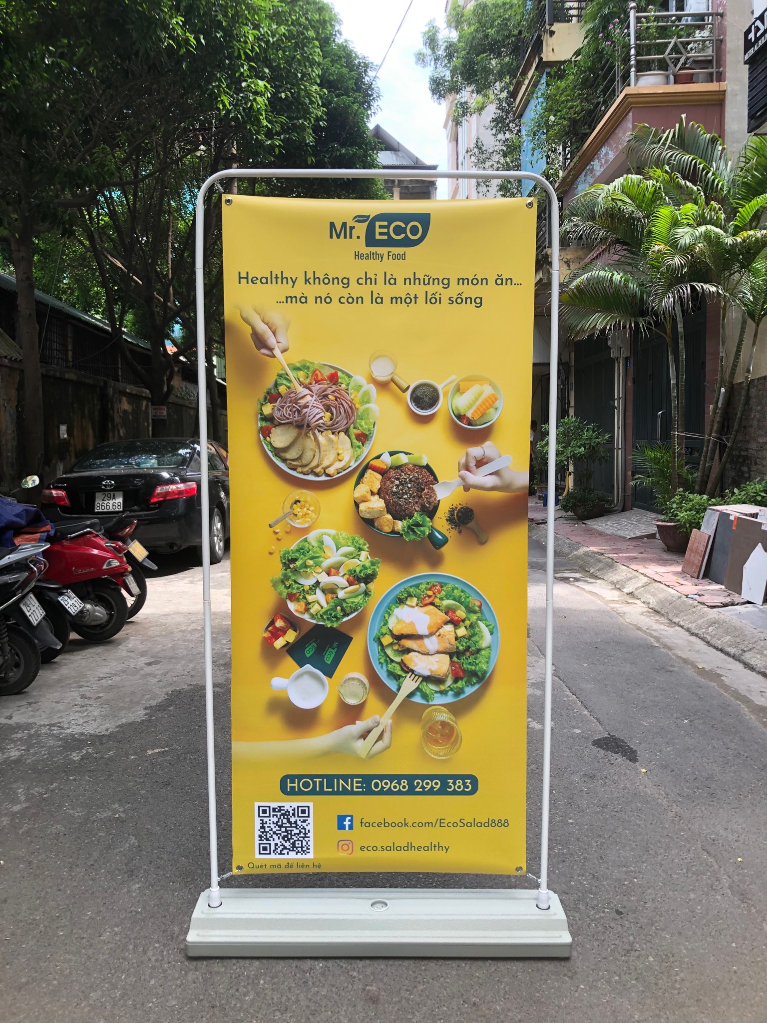Khung standee ngoài trời treo banner quảng cáo chân đế nước kiểu cửa 60x160 cm hoặc 80x180cm
