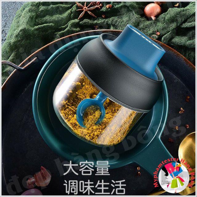 Lọ gia vị thủy tinh có nắp kèm thìa thông minh