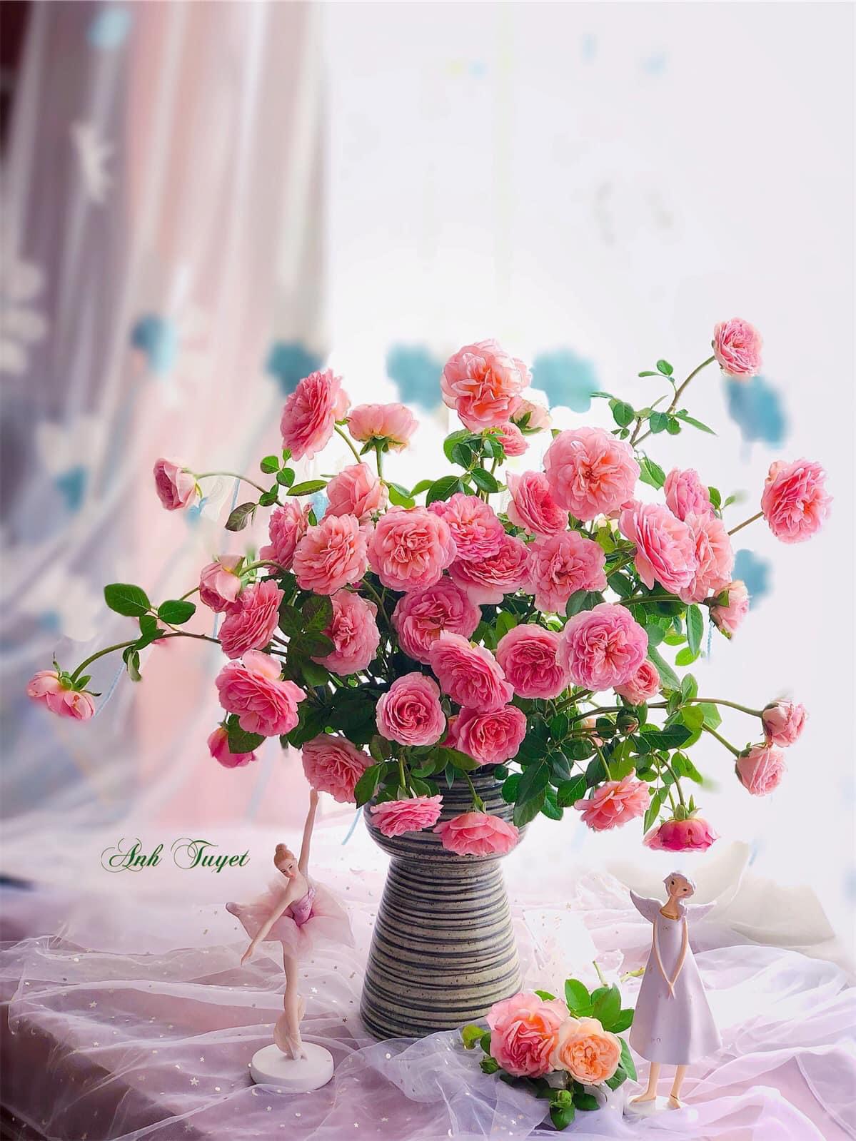 LỌ HOA NGHỆ THUẬT DÁNG HIỆN ĐẠI.