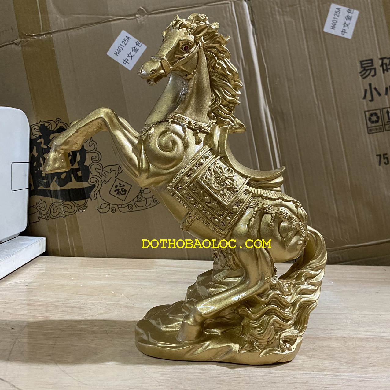Tượng Lộc Mã - Ngựa Kim T iền phong thuỷ trang trí bằng bột đá cao 30cm