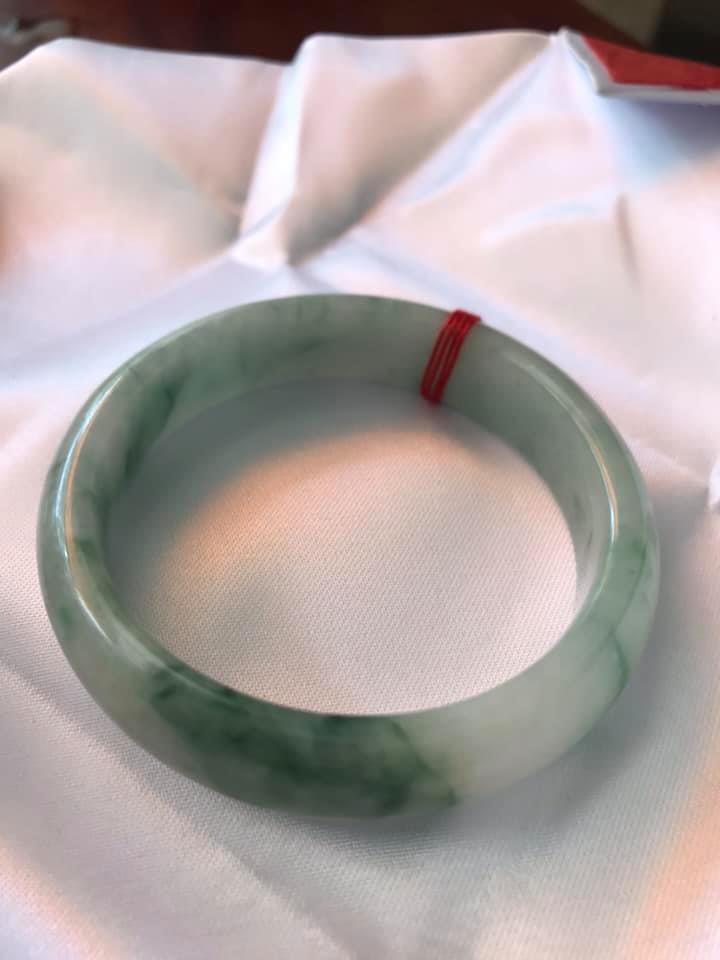 VÒNG CẨM THẠCH HẸ ĐẸP SAO 55MM ĐÁ TỰ NHIÊN MÀU TRẮNG NGÀ XANH LÁ NHẸ VÂN ĐỀU VÒNG ĐẸP LẮM NỮ 53kg Đến 65kg Đeo