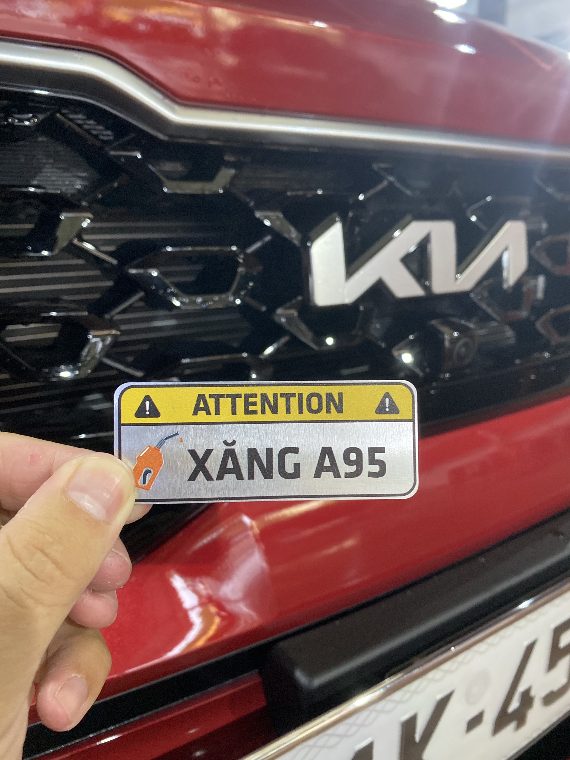 Sticker decal tem nhôm dán cảnh báo đổ xăng A95, dầu Diesel cho xe ô tô
