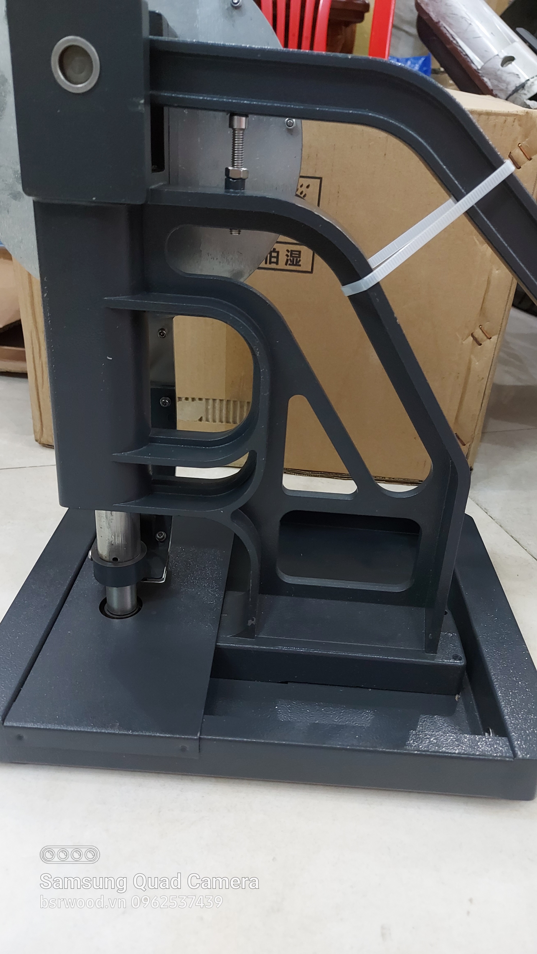 Máy đóng khoen bạt Loại bán tự động Dành cho khoen ore 10mm Máy đóng khuy bạt quảng cáo, bạt che mưa nắng