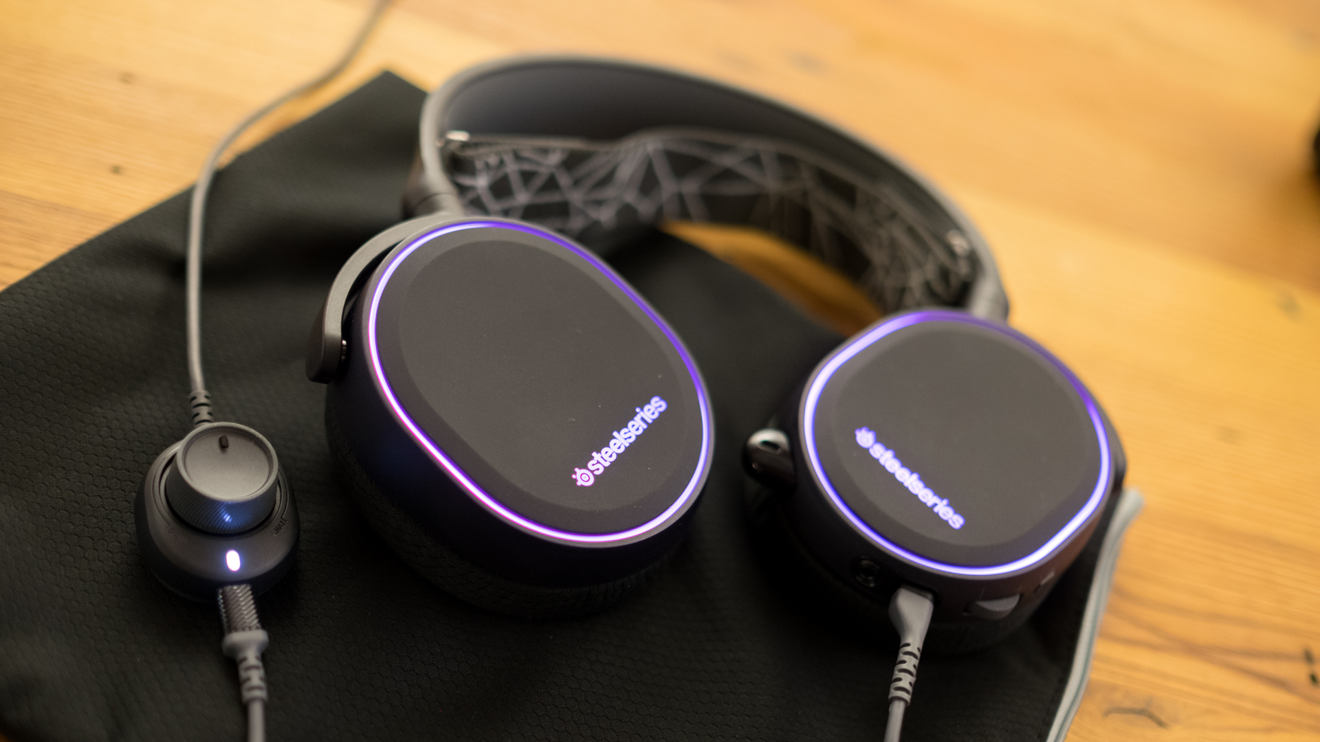 Tai nghe gaming Steelseries Arctis 5 RGB Surround 7.1 Chính hãng