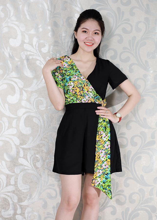 Jumpsuit Ngắn Trẻ Trung Kiểu Jumpsuit Cổ Đắp Chéo Phối Phụ Kiện In Hoa GOTI 3126