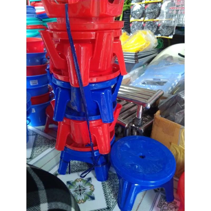 Ghế ngồi nhựa tròn hoạ tiết hình bướm