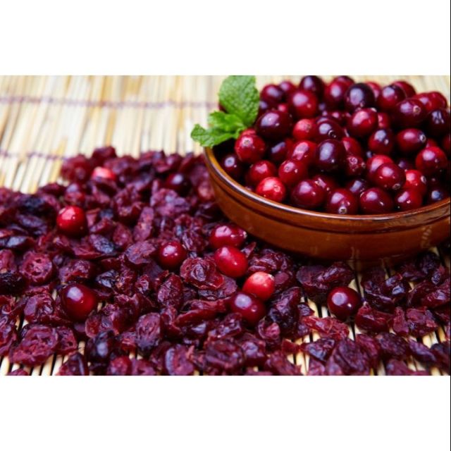 Nam việt quất khô nhập khẩu Canada - dried cranberry Dan.D.Pak 150g,không chất bảo quản,giải độc tố trong cơ thể,làm đẹp da,là liều thuốc hữu hiệu để hạn chế nguy cơ bị ung thư, đột quỵ, nhiễm virus, bệnh tim và bệnh nhiễm trùng men.