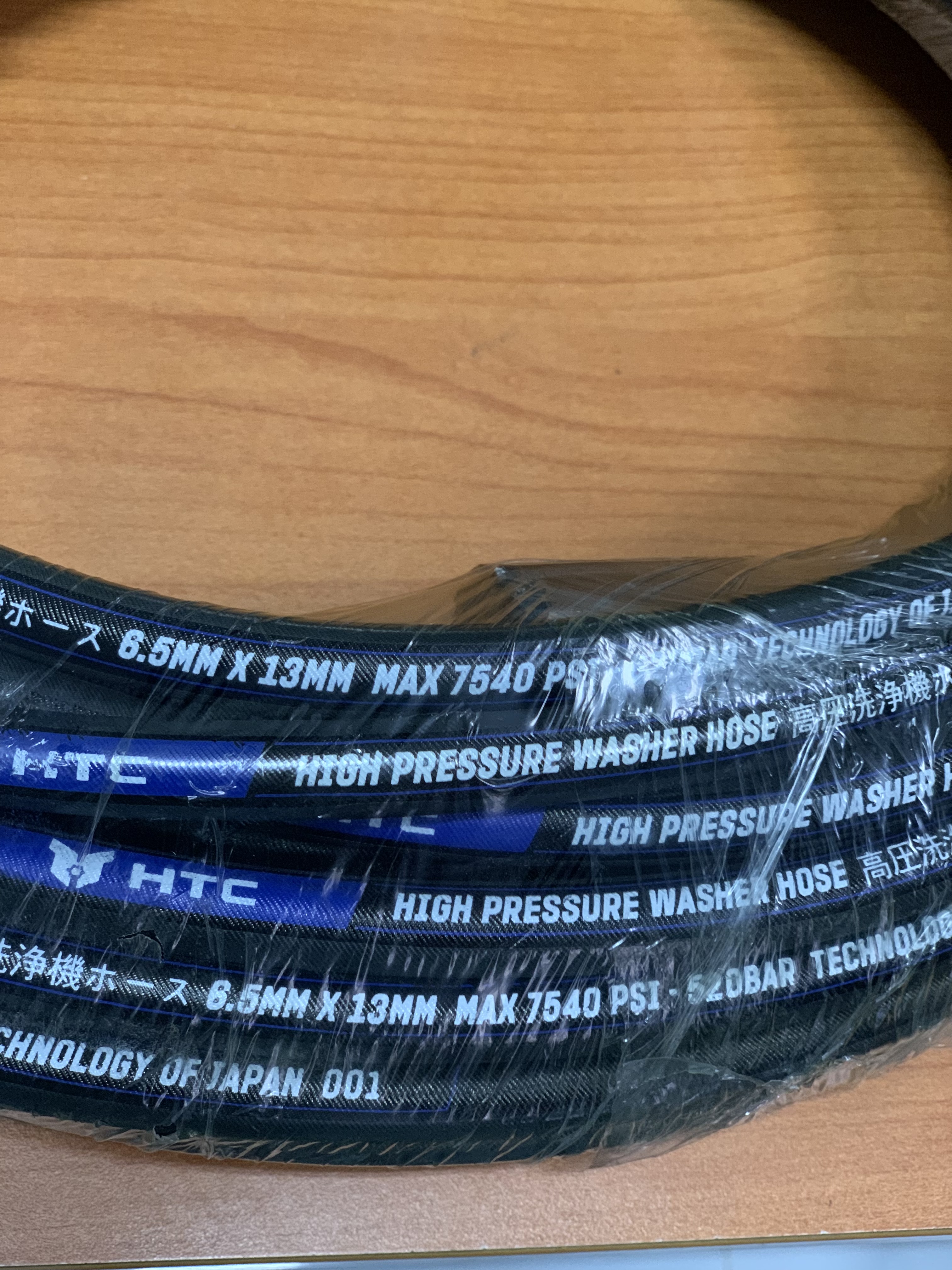 Dây xịt rửa xe HIỆU HTC LOẠI 10M,HTC6513-10W2 từ cao su tự nhiên,lõi lưới thép,áp lực cao 520 bar,ĐK 6.5*13mm,đầu nối ren 1.5x22mm
