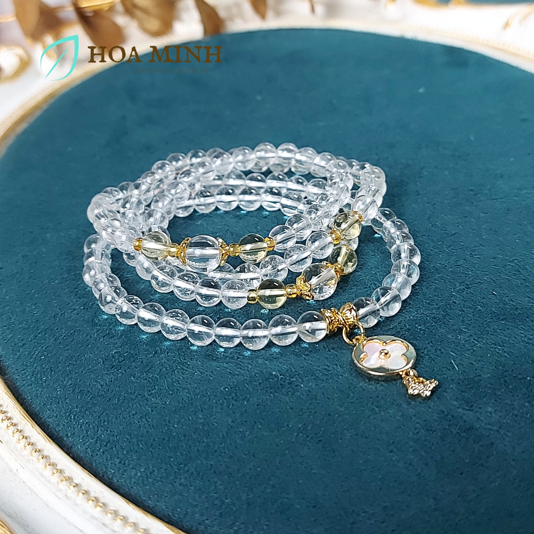 Vòng chuỗi 108 hạt Thạch Anh Trắng pha lê size hạt 6 li phối charm cỏ 4 lá và bướm nhỏ đính đá, ốp hoa, thạch anh vàng