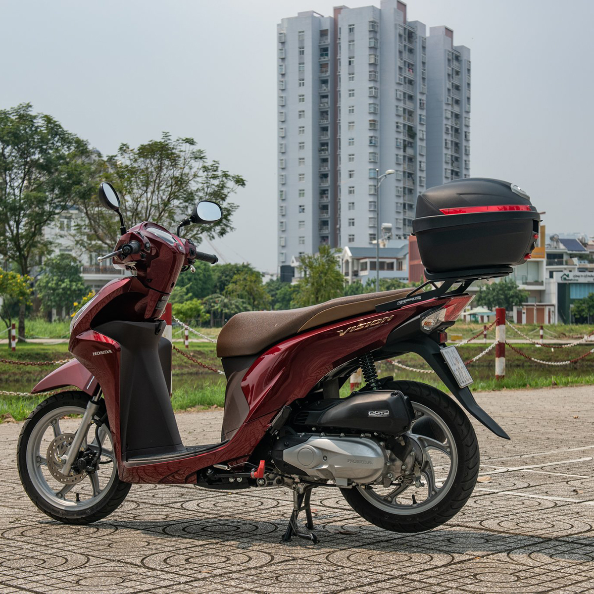 Thùng Givi B270N - 27 Lít (Kèm Ốc + Đế lắp đặt), phù hợp cho xe Honda, Yamaha, Suzuki,..