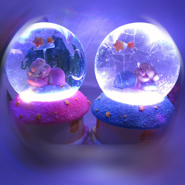 Hộp nhạc quả cầu tuyết heo sữa