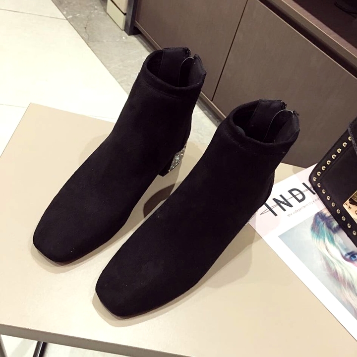 Giày boots nữ cổ ngắn da lộn gót trụ đính đá cao 5cm mã C19