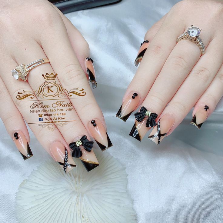 Nailbox Lady móng úp thiết kế màu thạch nude gắn nơ đen