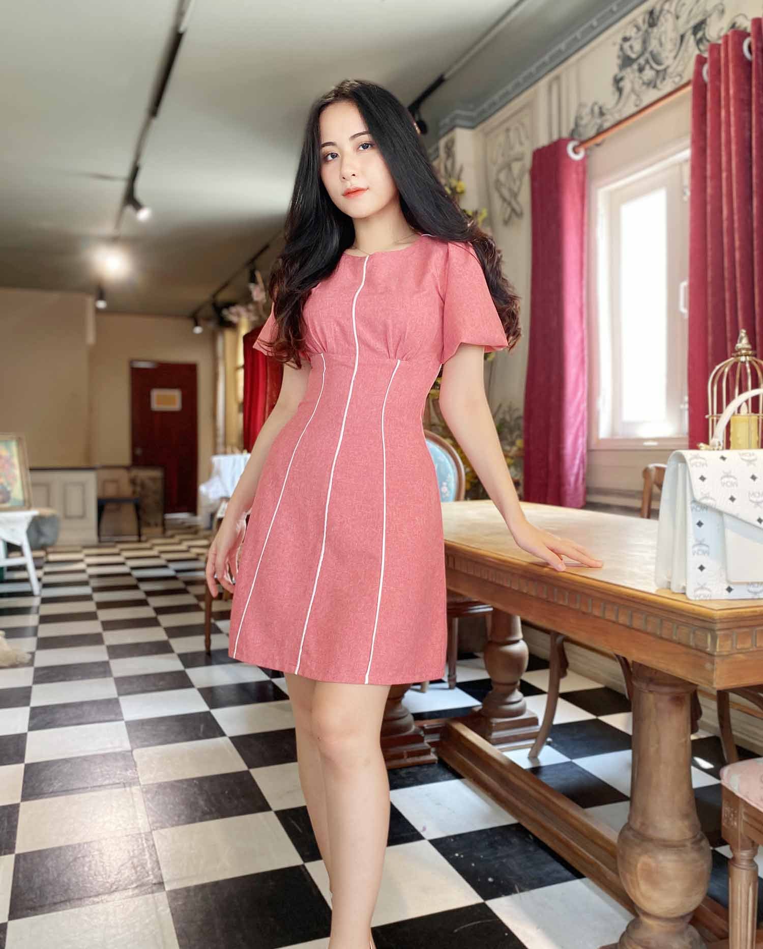 Đầm công sở đỏ hồng đẹp thiết kế thanh lịch dáng chữ a tay ngắn thời trang eo tôn dáng cho nàng nấm lùn