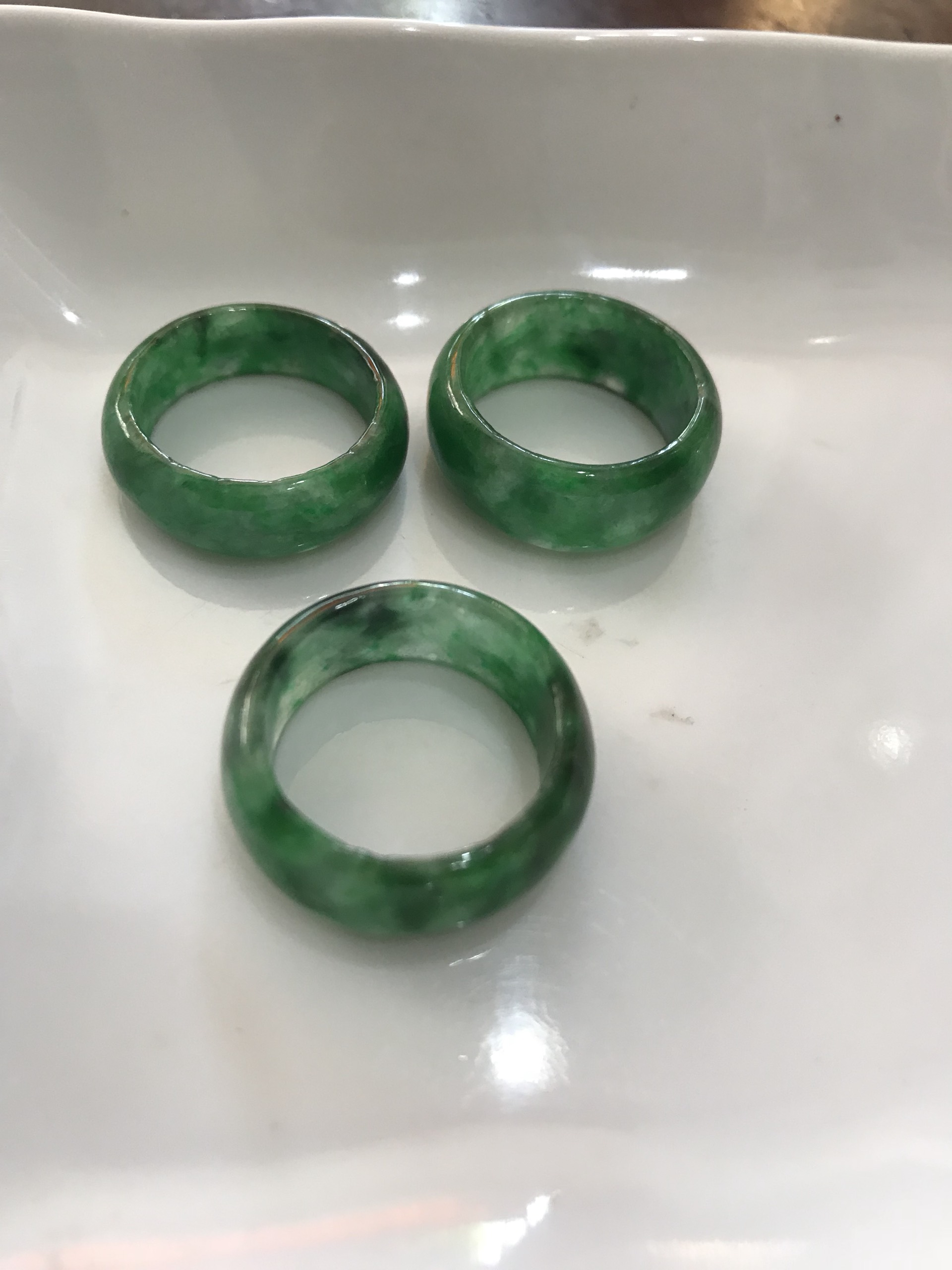 Nhẫn Nữ Đá Cẩm Thạch Xanh Đậm bóng đẹp Ni 18mm Cao 14mm Dầy 3mm ạ