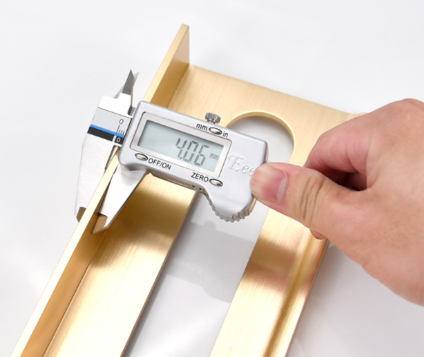 Giá Để Rượu Vang Quầy Bar Thanh Thẳng Nhôm Tĩnh Điện Cao Cấp - Hàng Nhập Khẩu
