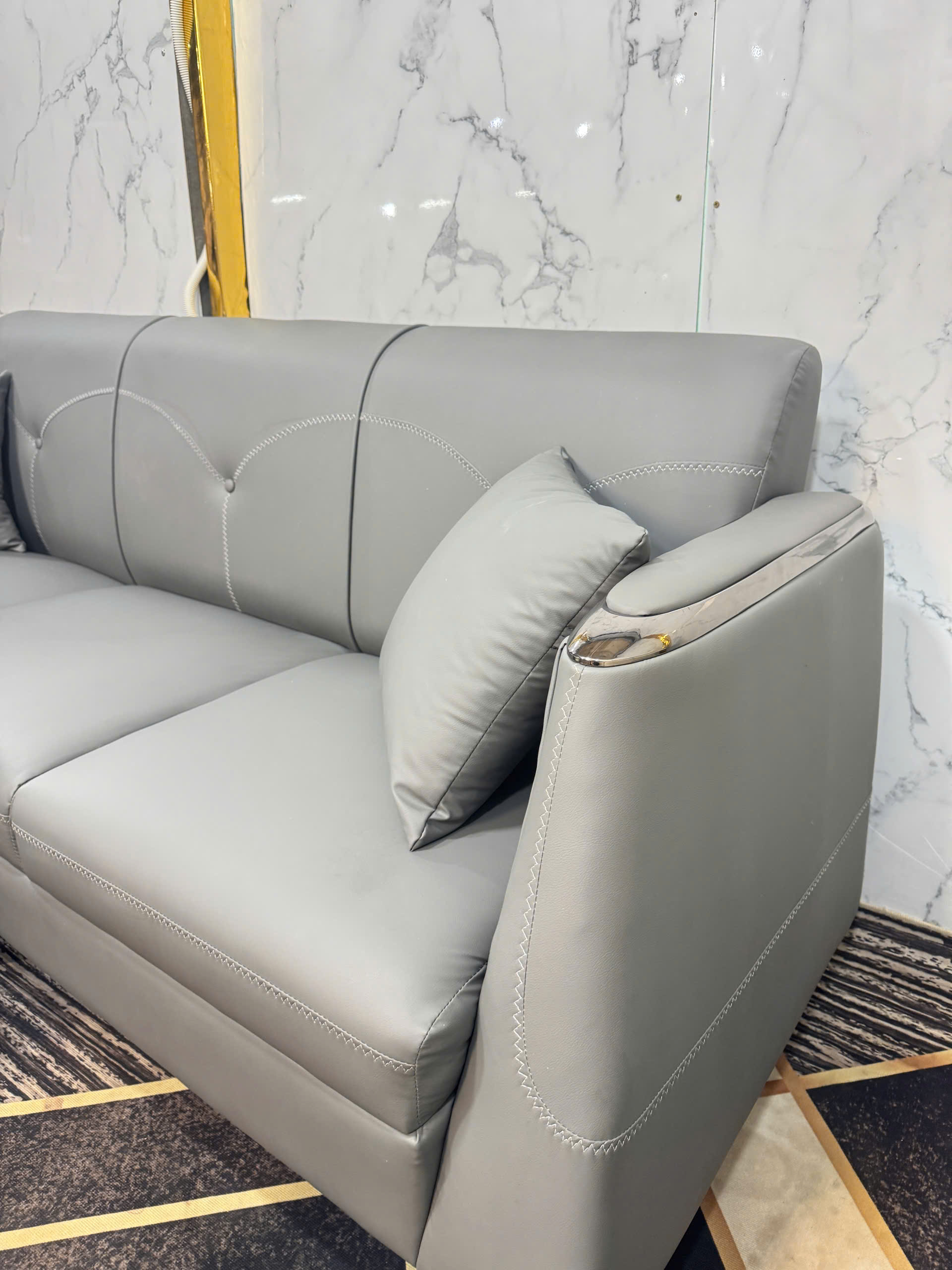 Sofa băng Tundo Qick Sofa 2m2 kèm 2 đôn và tặng bàn