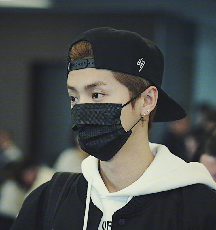 Bông tai khuyên tai idol hình chữ thập