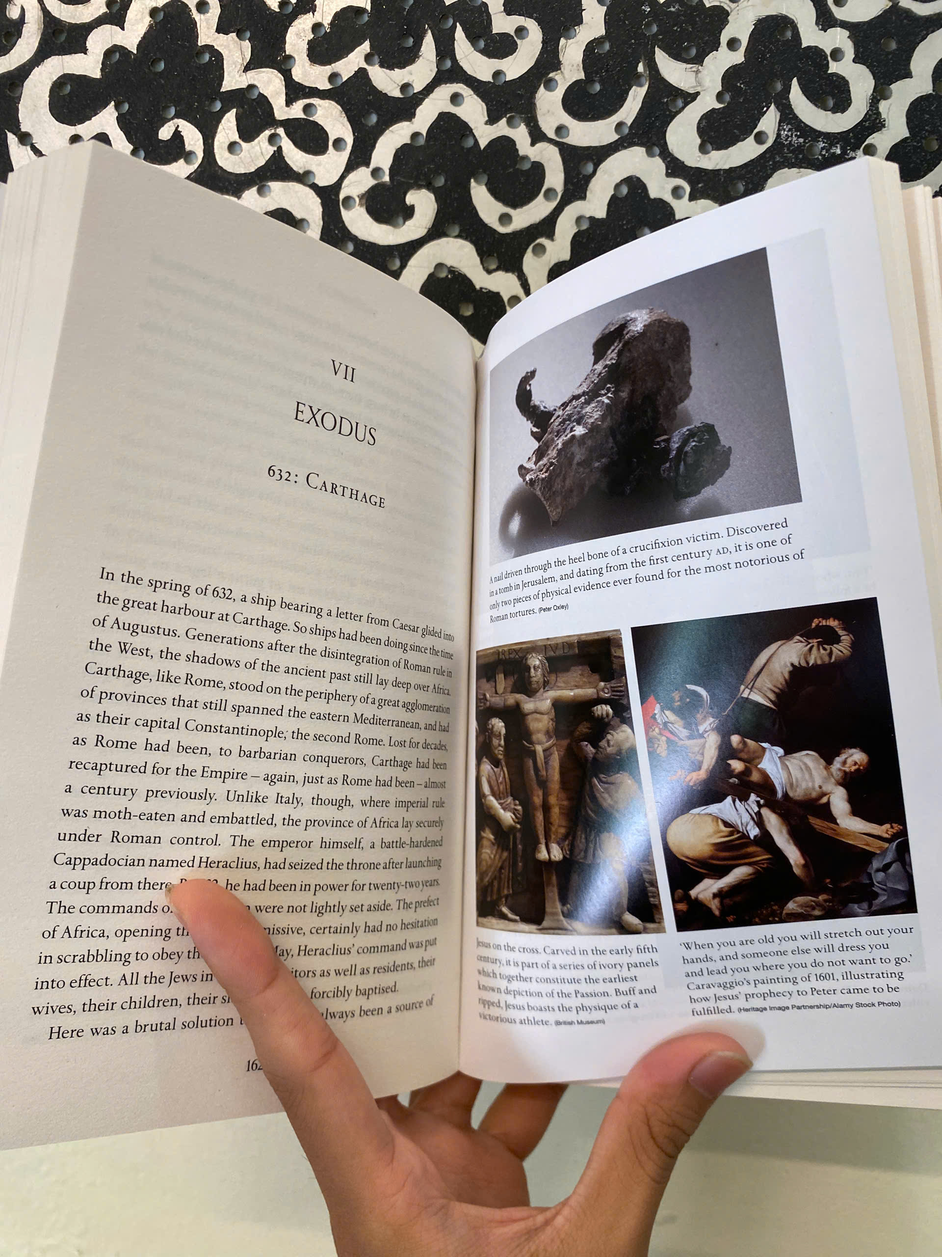 Sách - Dominion: The Making of the Western Mind by Tom Holland | English Christianity History Book