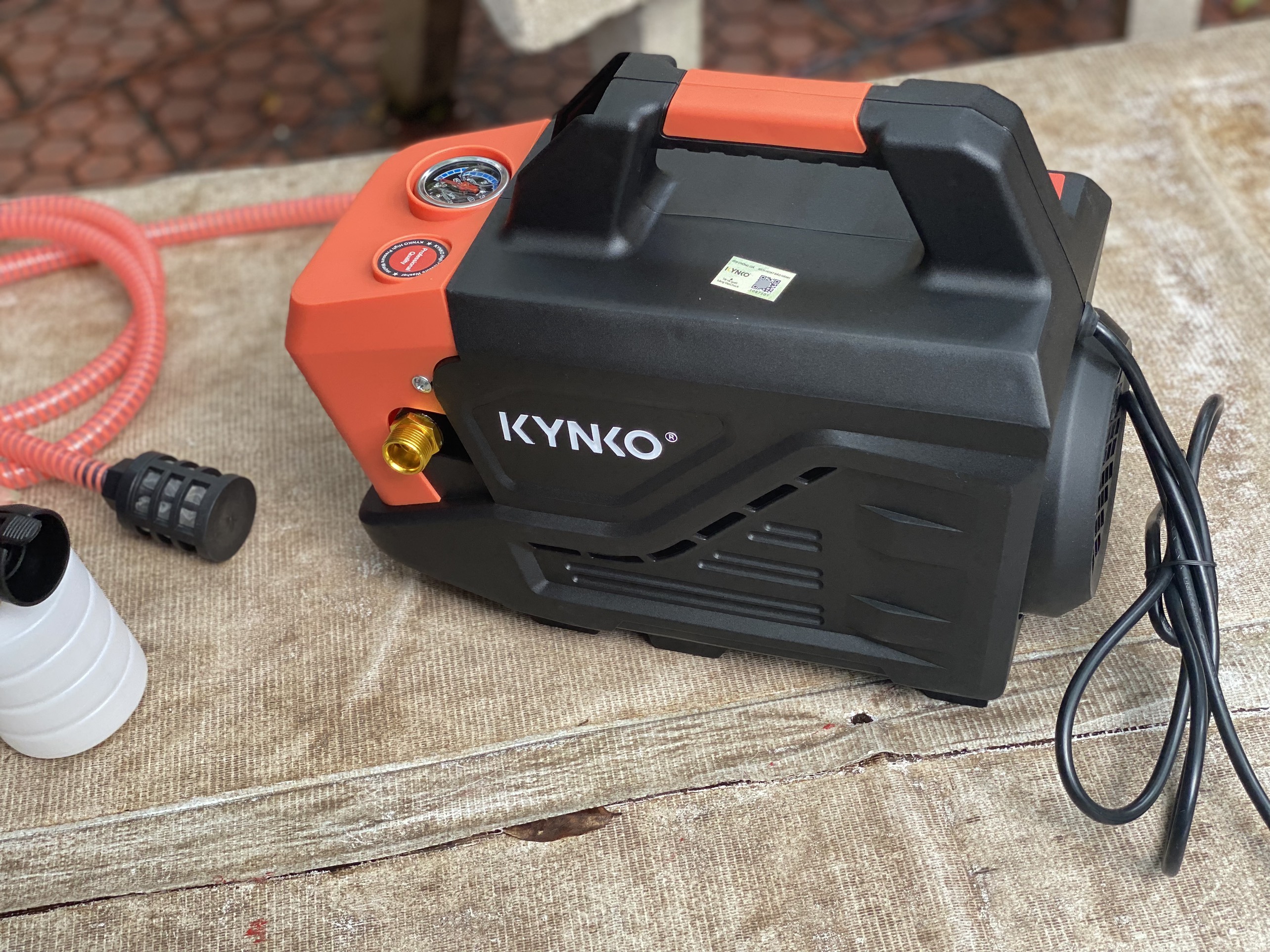 Máy rửa xe áp lực cao nhập khẩu chính hãng Kynko KW03 siêu bền