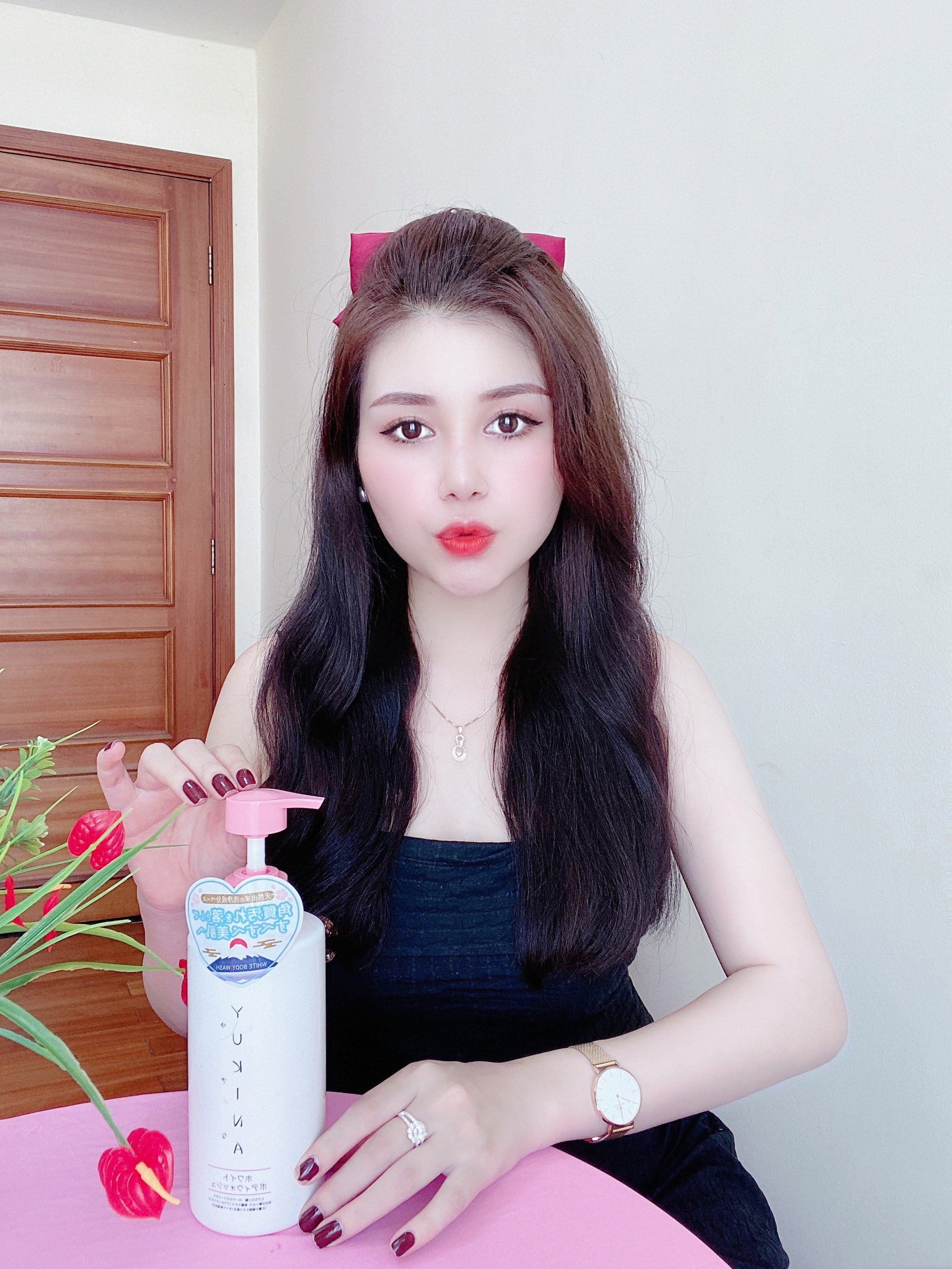 Sữa tắm trắng YUKINA White Body nội địa Nhật Bản nâng tông da trong 14 ngày