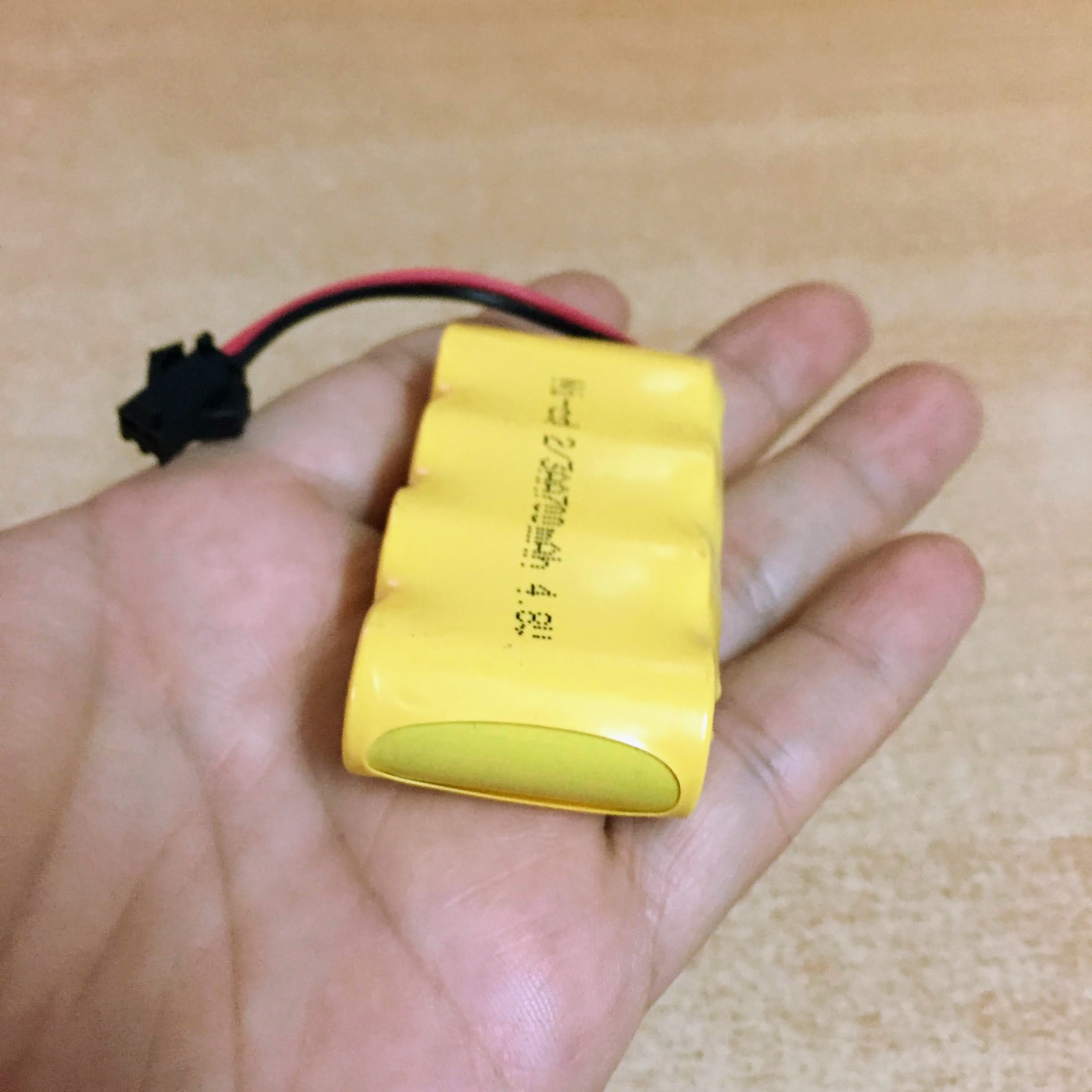 Pin sạc 4.8V dung lượng 700mAh loại ngắn 2/3AA chân cắm Jack SM càng cua đen