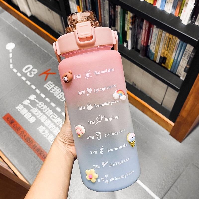 Bình Nước 2 Lít Có Vạch Kẻ Chia ML Cho Mỗi Ngày Kèm Ống Hút Tiện Lợi