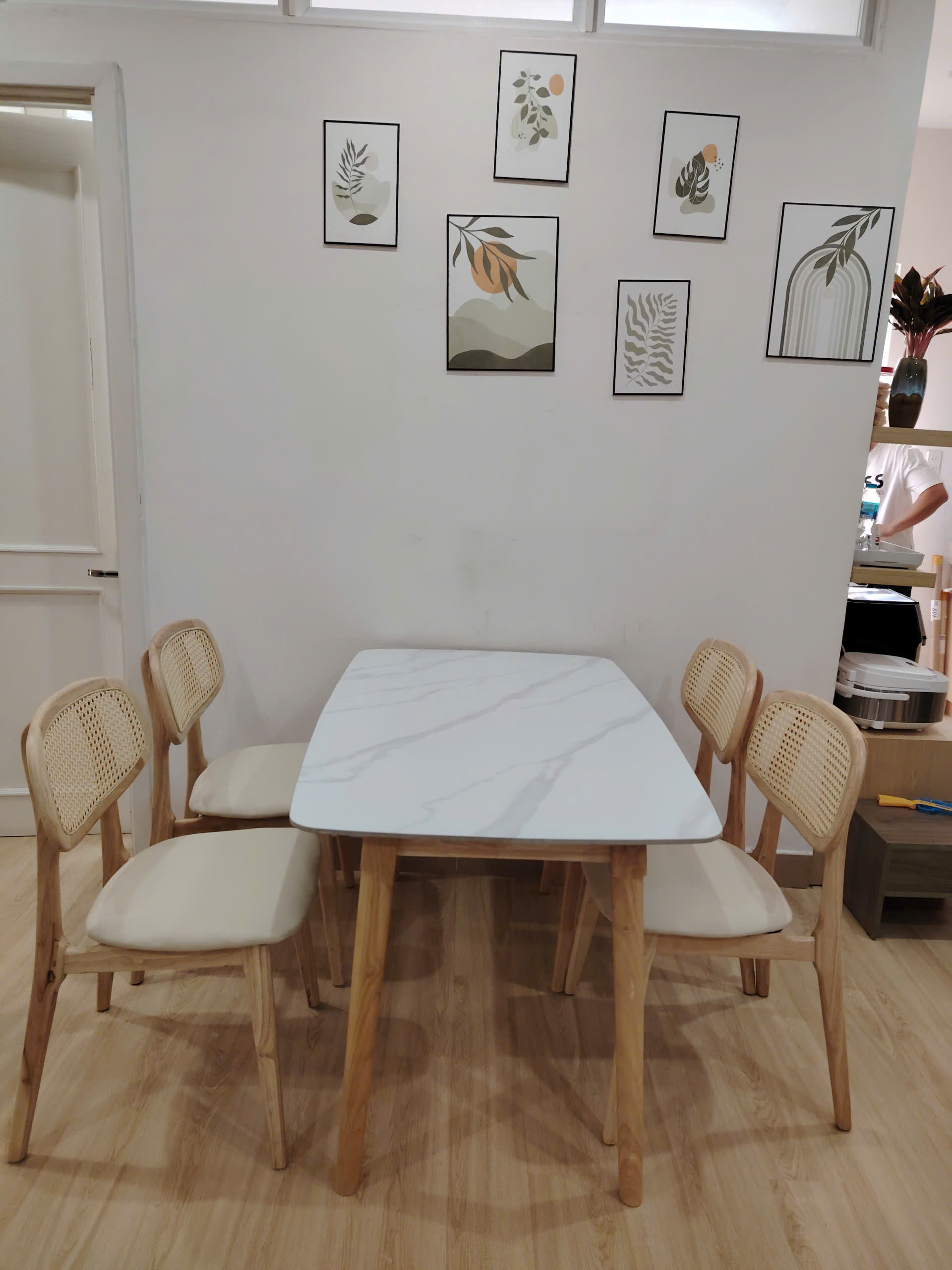Bộ bàn ăn mặt đá 4 ghế mặt nệm Juno Sofa KT 1m6 ( có thể chọn màu nệm ghế)