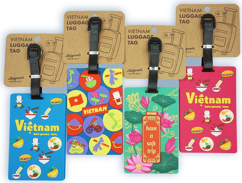 Thẻ Treo Vali Thẻ Treo Hành Lý Luggage Tag Saigonir Hình Ảnh Các Biểu Tượng Việt Nam Chất Liệu Nhựa Dẻo PVC Kích Thước 6.8*10.5cm Phù Hợp Làm Quà Lưu Niệm Cho Người Nước Ngoài