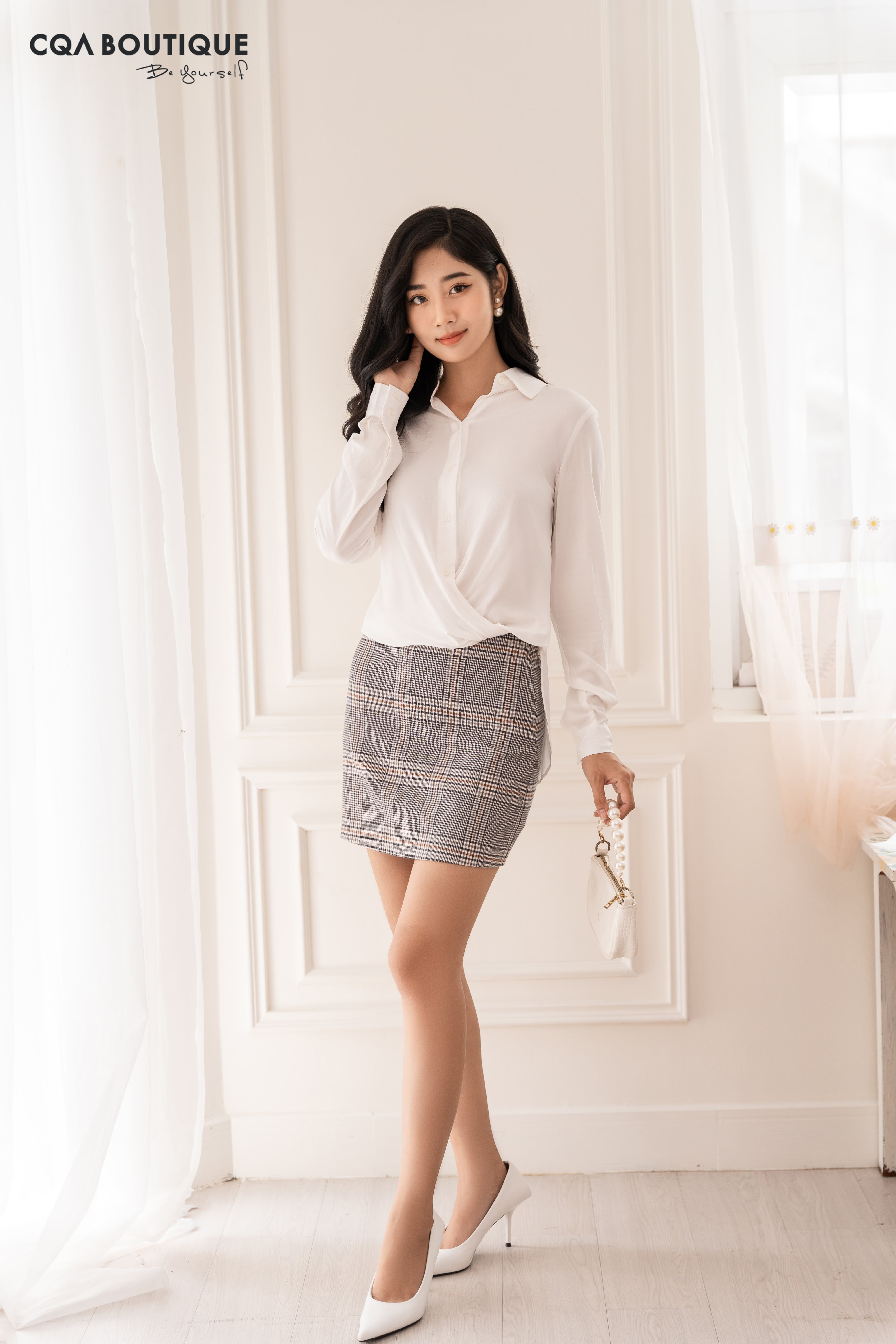 Áo sơ mi trắng lụa vạt chéo