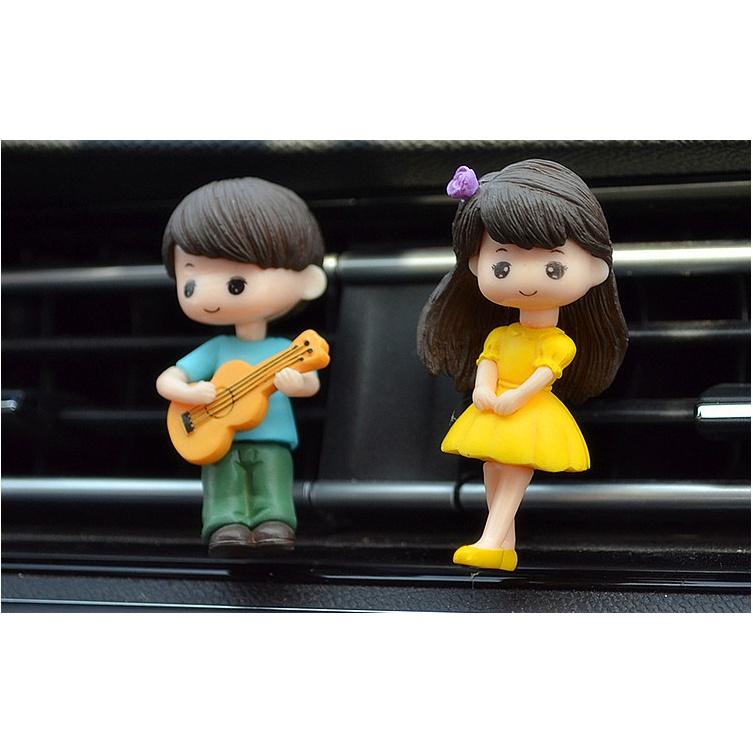 Sáp thơm cài cửa gió ô tô hình búp bê đánh đàn cực yêu- Hoàng Đông Shop.