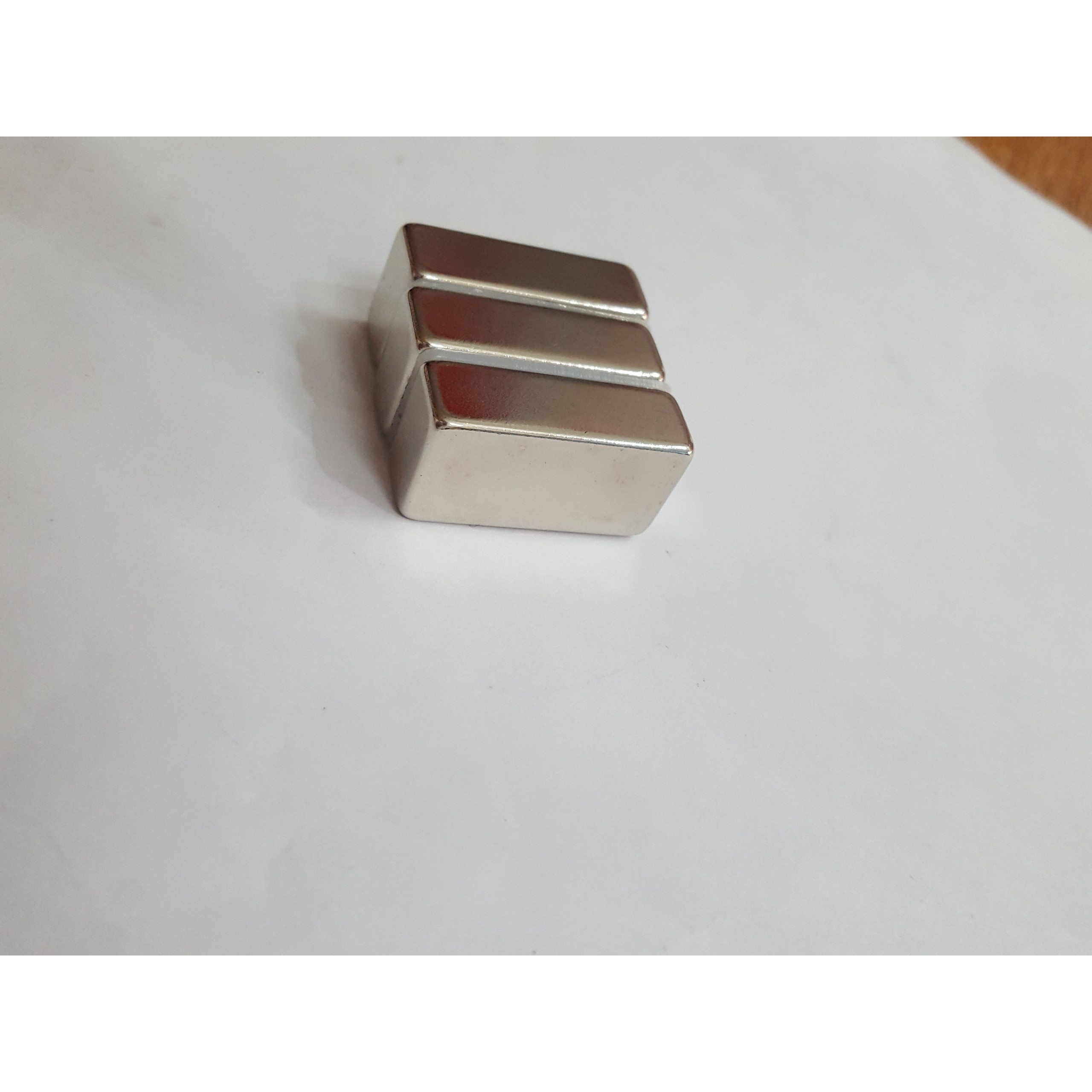 Nam châm viên trắng đất hiếm 30x15x10mm