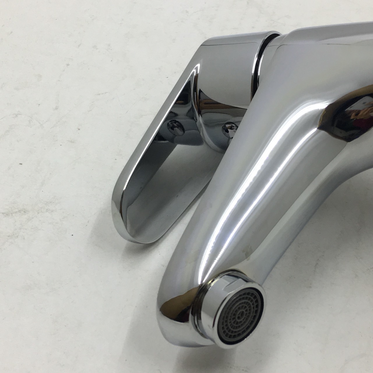 Vòi Lavabo Nóng Lạnh V138 Chất Liệu Đồng Thau Cao Cấp Mạ Chrome Sáng Bóng