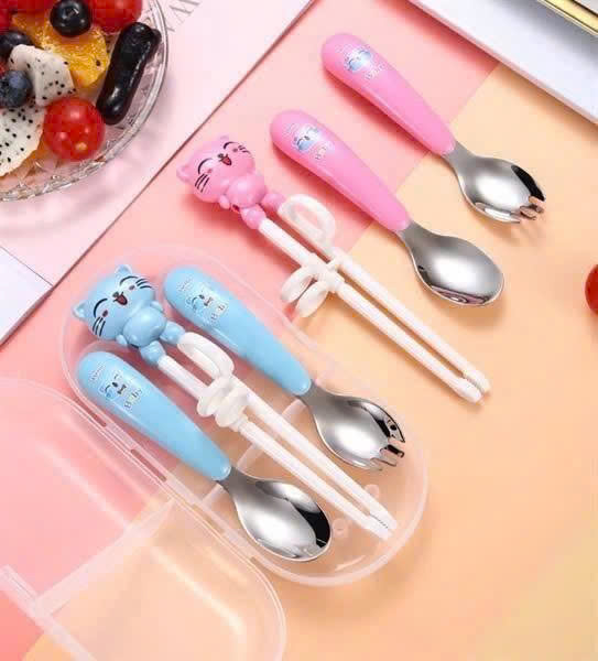 Bộ Ăn Dặm Cho Bé 3 Món, Đũa Xỏ Ngón + Thìa + Dĩa, Dễ Cầm Chống Rơi, An Toàn, Màu Xanh/Hồng - HÀNG CHÍNH HÃNG MINIIN