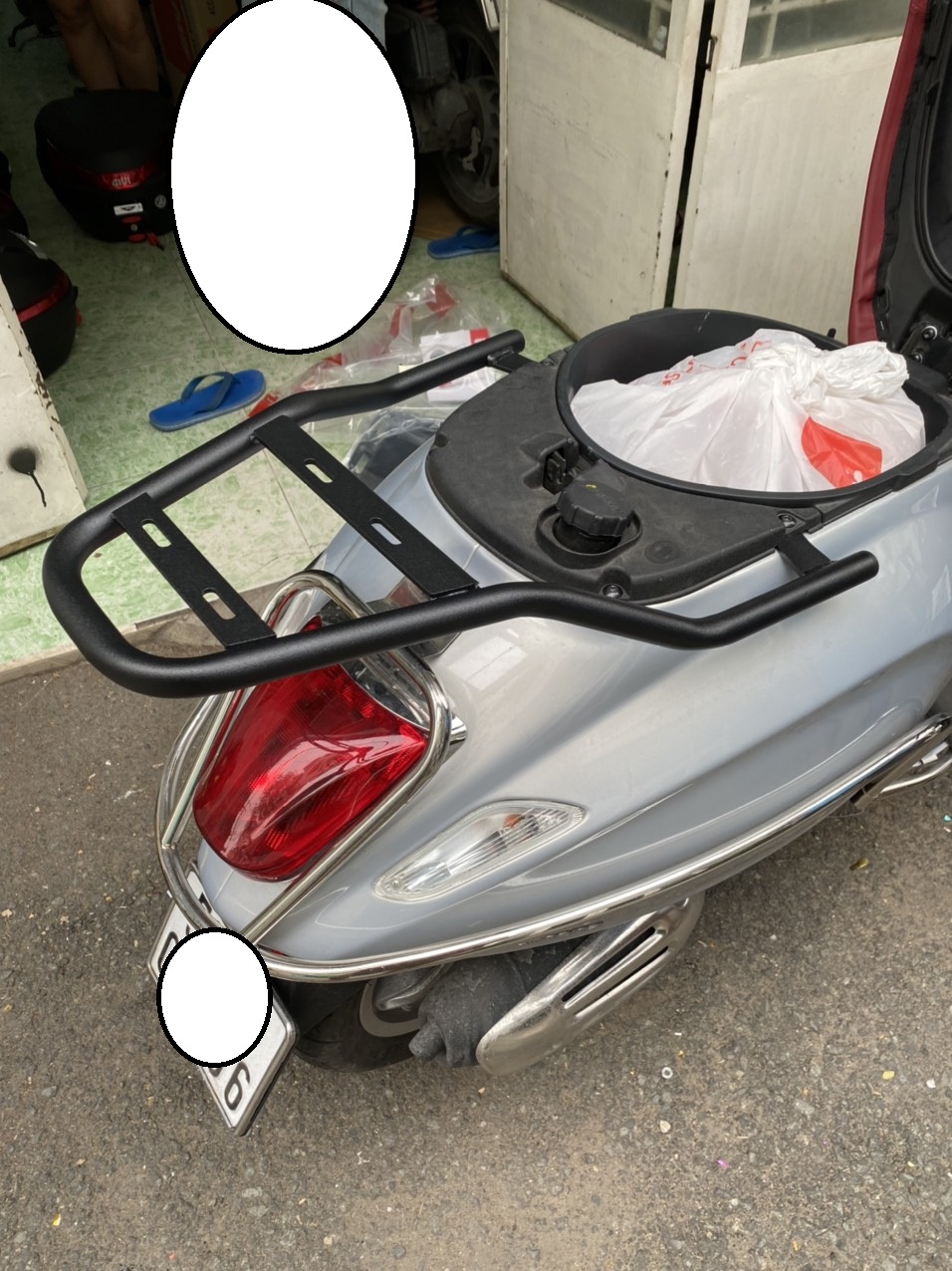 Baga Givi SR lắp cho Vespa Primavera, baga Vespa Primavera