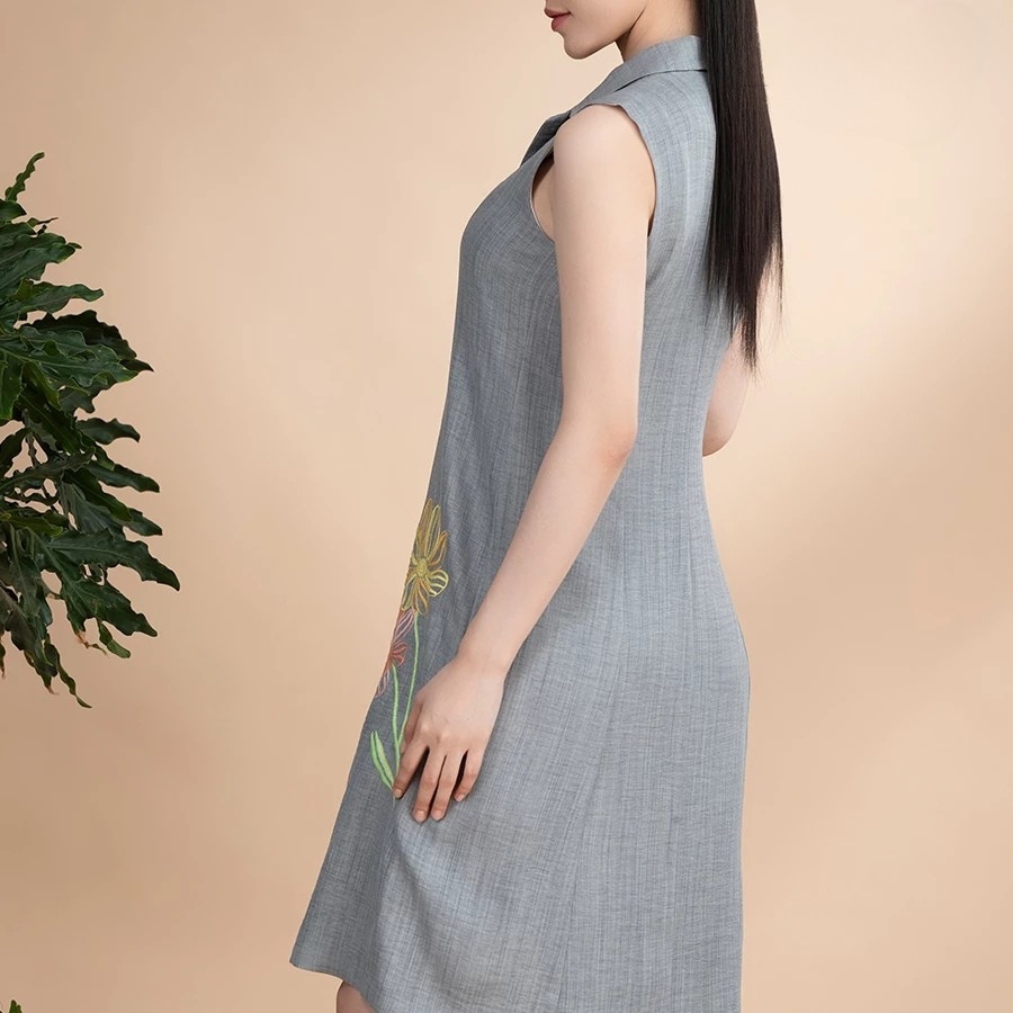 Đầm xô lụa xám thêu, cổ đan tông La Mộc LM022427V