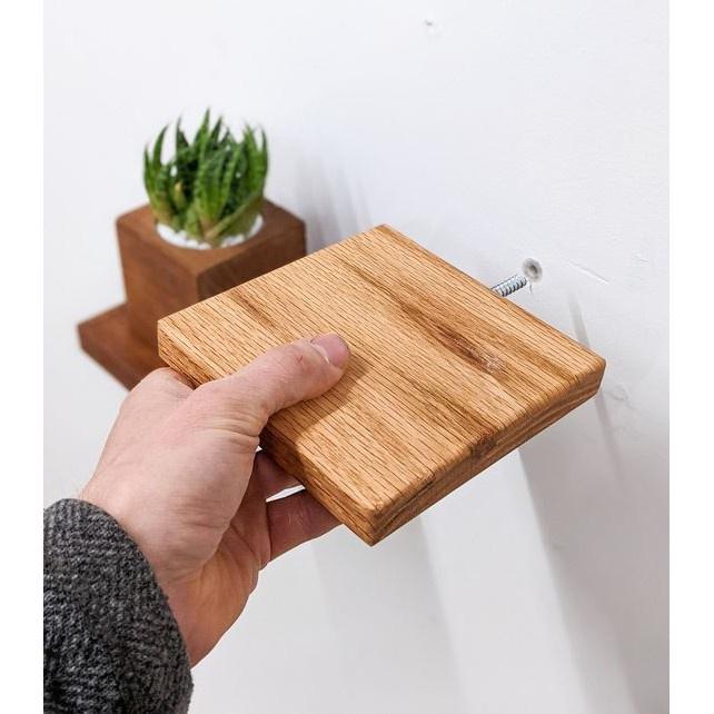 Kệ gỗ tự nhiên vuông giấu chân gắn tường kích thước 15x15cm