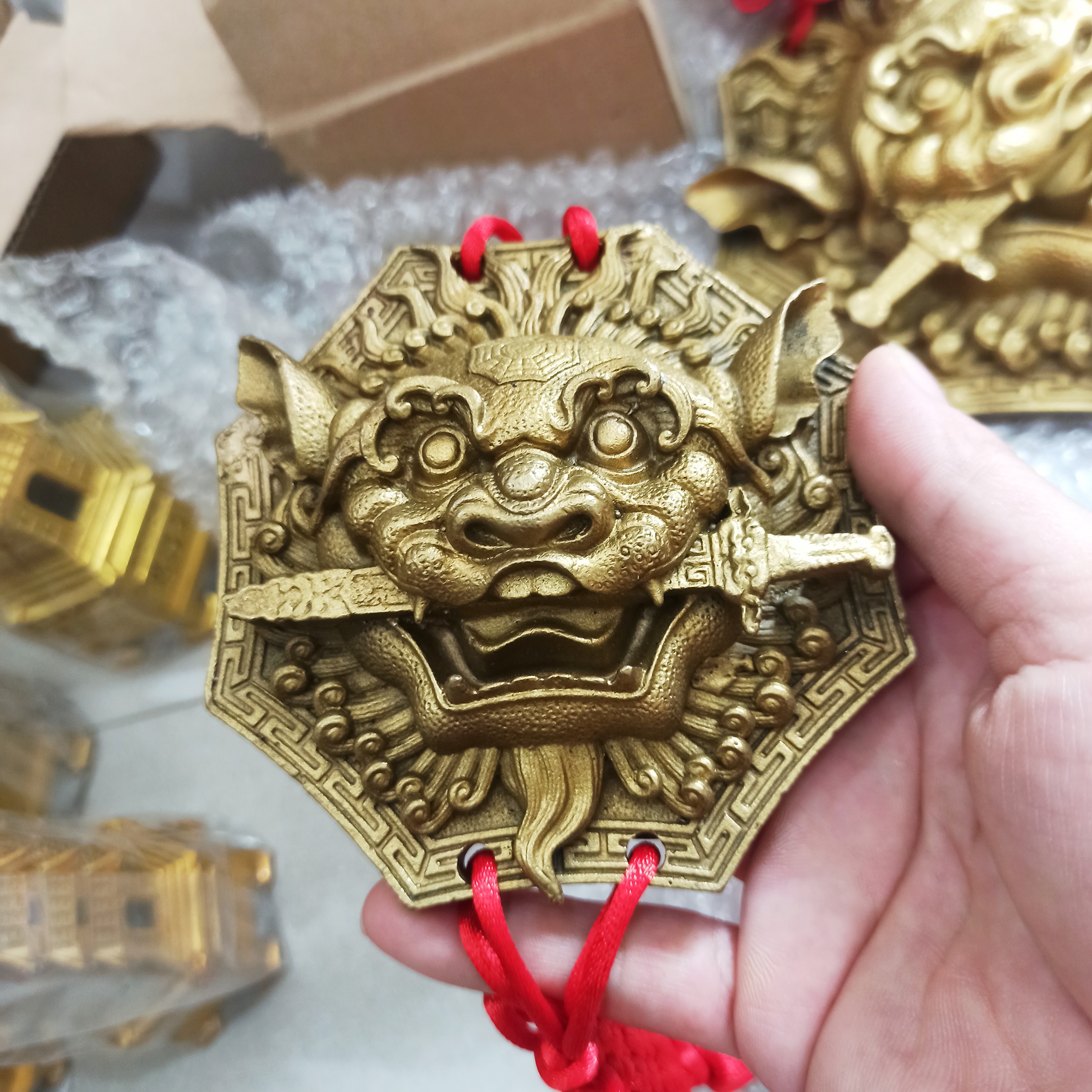 Mặt hổ phù 10cm mặt sư tử trừng mắt ngậm kiếm bằng đồng thau phong thủy, mặt hổ phù kết dây đẹp trấn trạch, trừ tà, cầu phúc