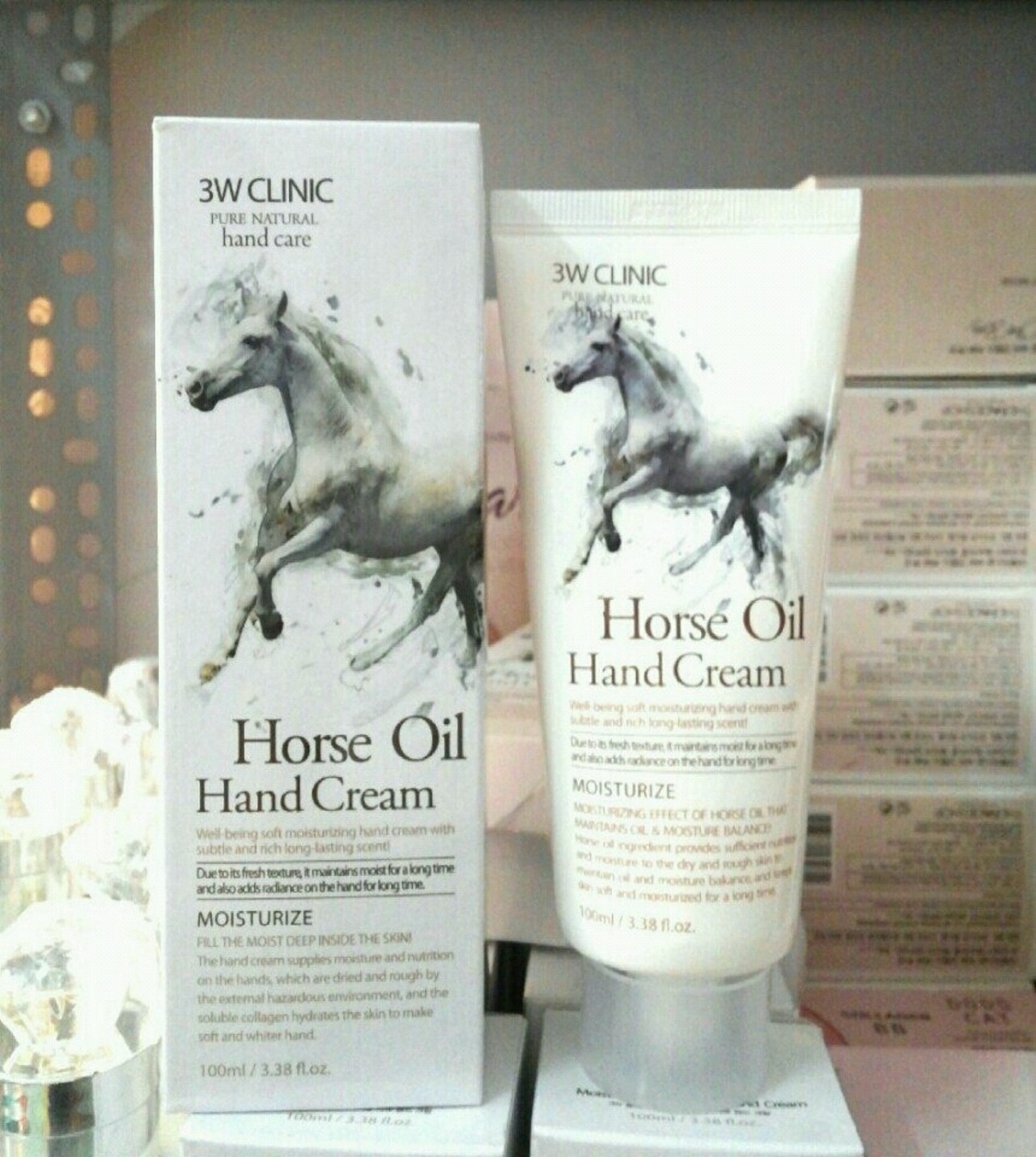 KEM DƯỠNG DA TAY TINH CHẤT DẦU NGỰA HORSE OIL HAND CREAM 3W CLINIC - HAND CREAM HORSE OIL 3WC LINIC