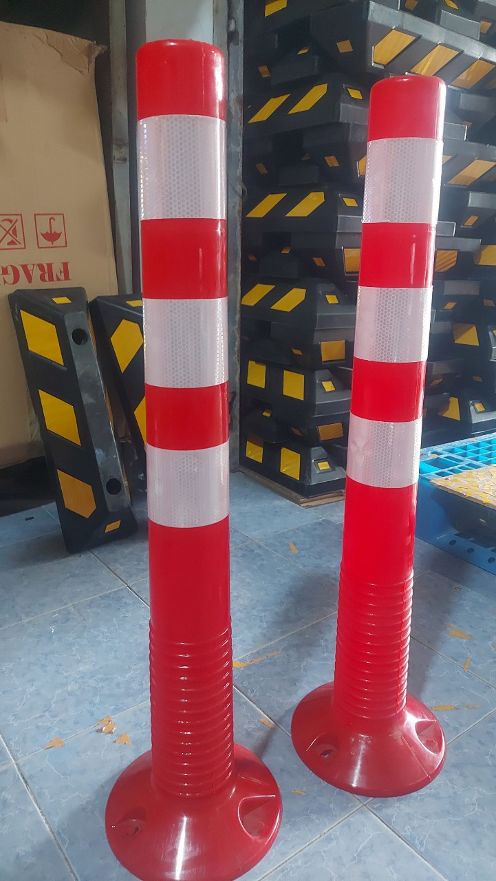 Trụ cọc tiêu phân làn giao thông cao 75cm đế 20cm có phụ kiện đi kèm