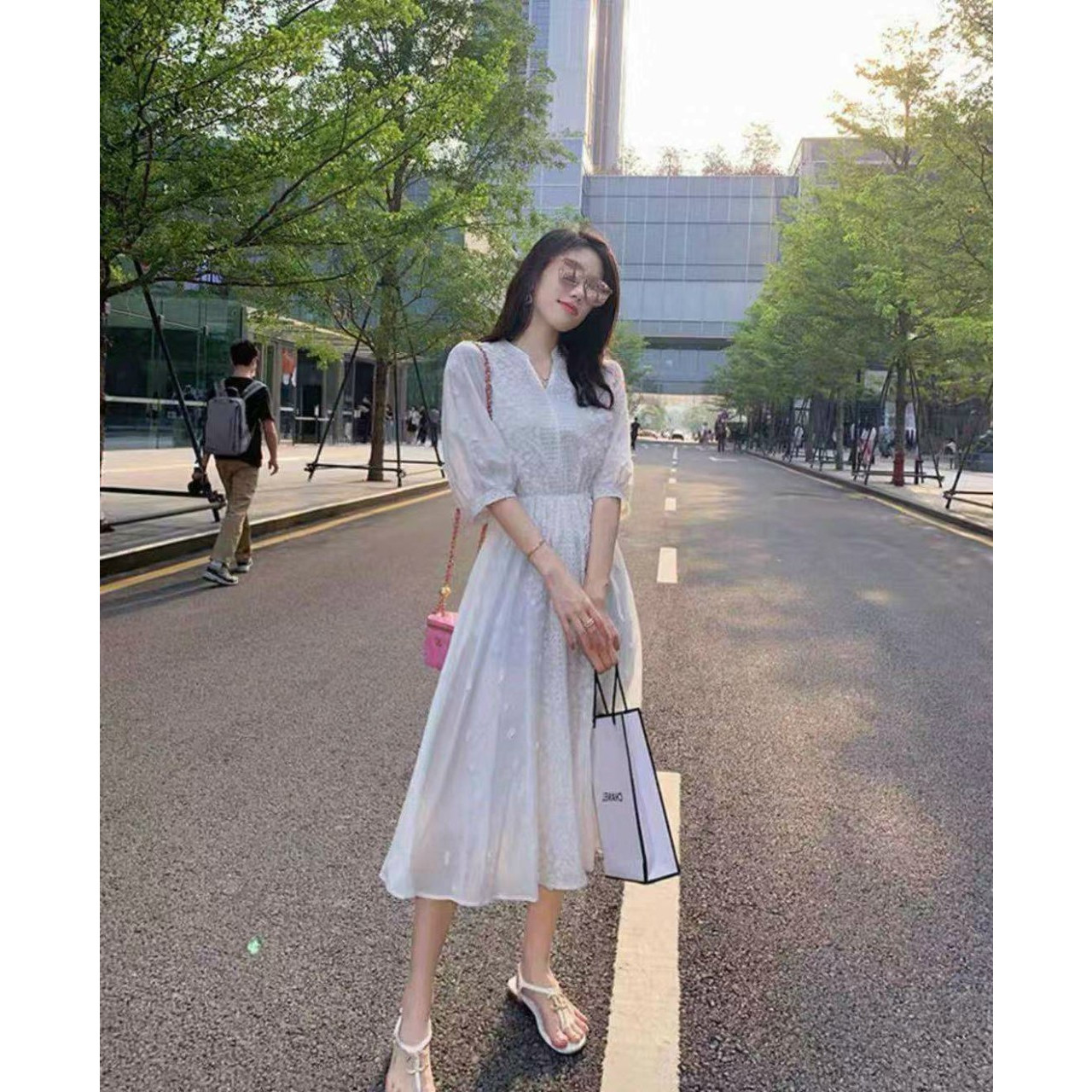 Đầm xòe trắng họa tiết cho nữ