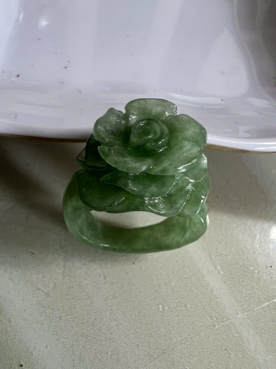 Nhẫn Nữ mới chạm Bông Hồng Nổi Đá Cẩm Thạch Tự Nhiên màu Xanh Rêu đẹp Ni 18mm đeo tay xinh ạ