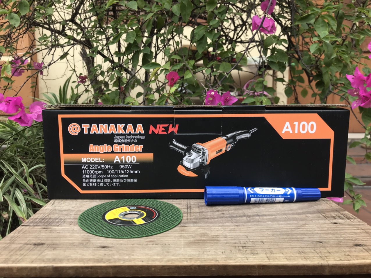 Máy cắt cầm tay NATAKA 950W ,công tắc bóp,lưỡi cắt 100mm chuyên cắt sắt,nhôm,gạch,đá hoa cương,mài góc