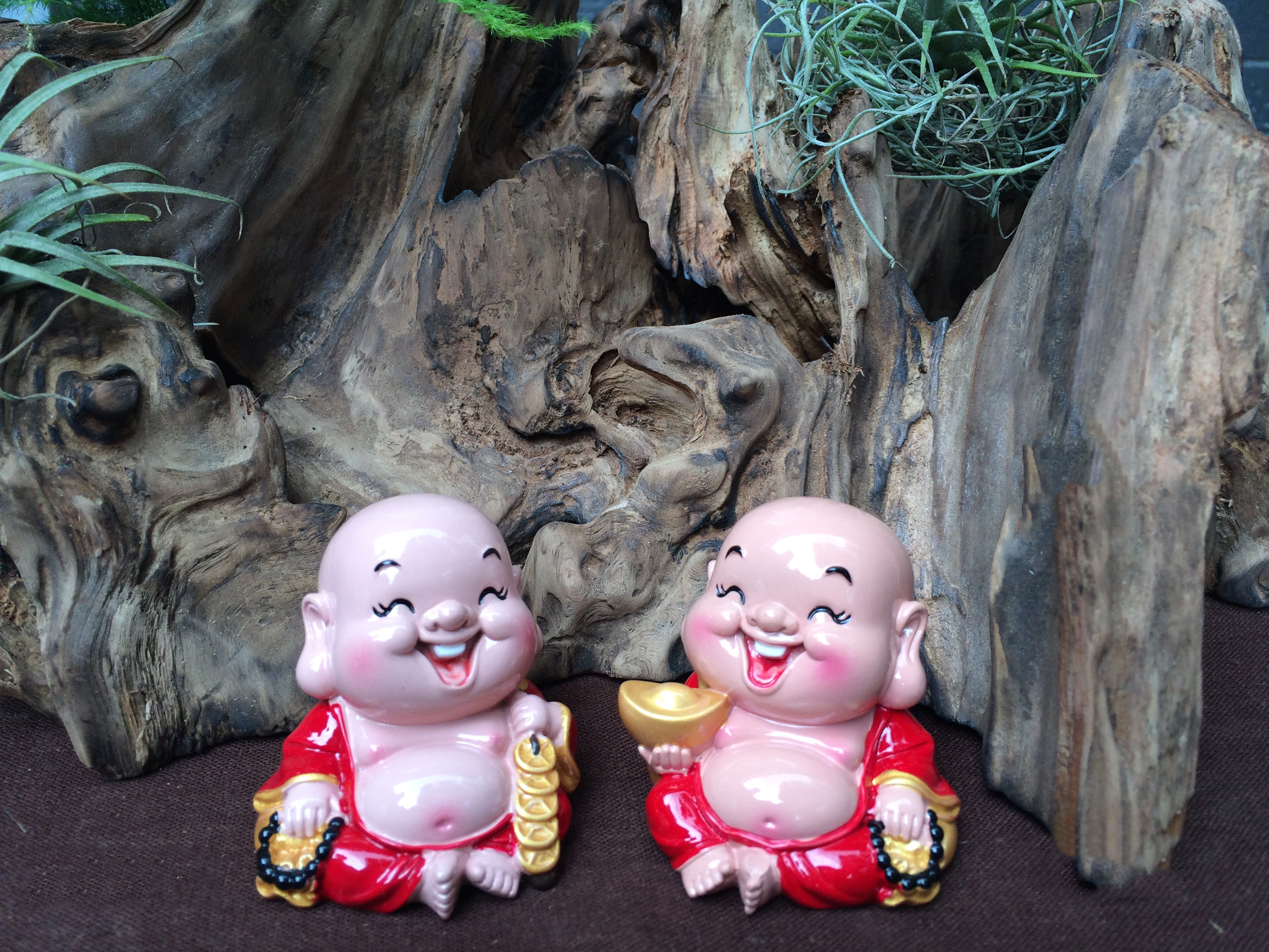 Bộ đôi tượng chibi Di Lặc 6cm kèm túi đỏ chữ Phát và chân đế giả đá size nhỏ